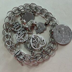 Vintage 1960/70s  charm bracelet with 8 charms 28.83 g of 925 silver